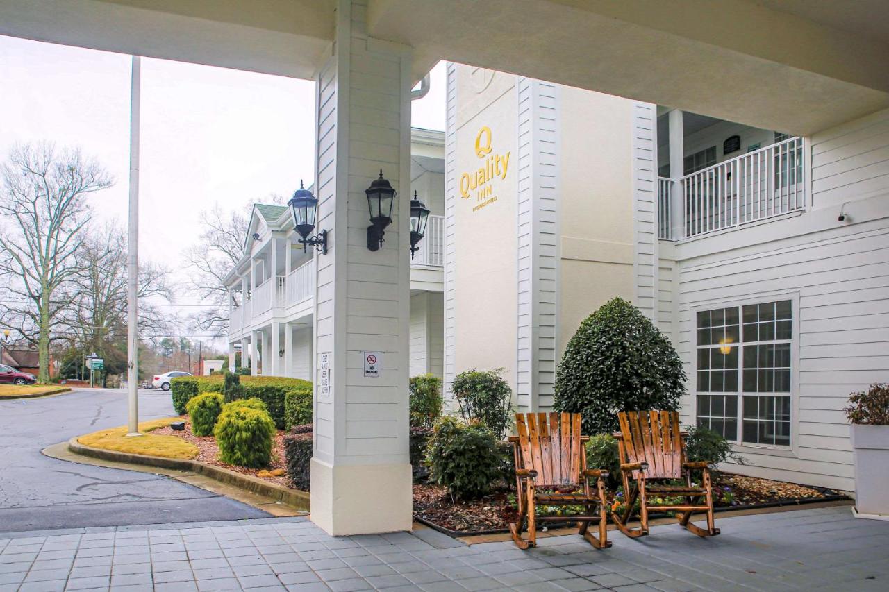  | Quality Inn Fayetteville Near Historic Downtown Square