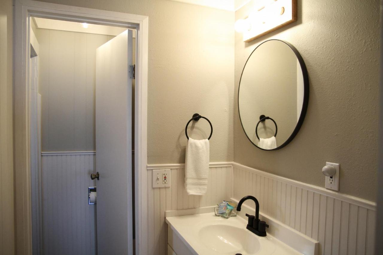 Suite with Kitchenette at Boardwalk Cottages