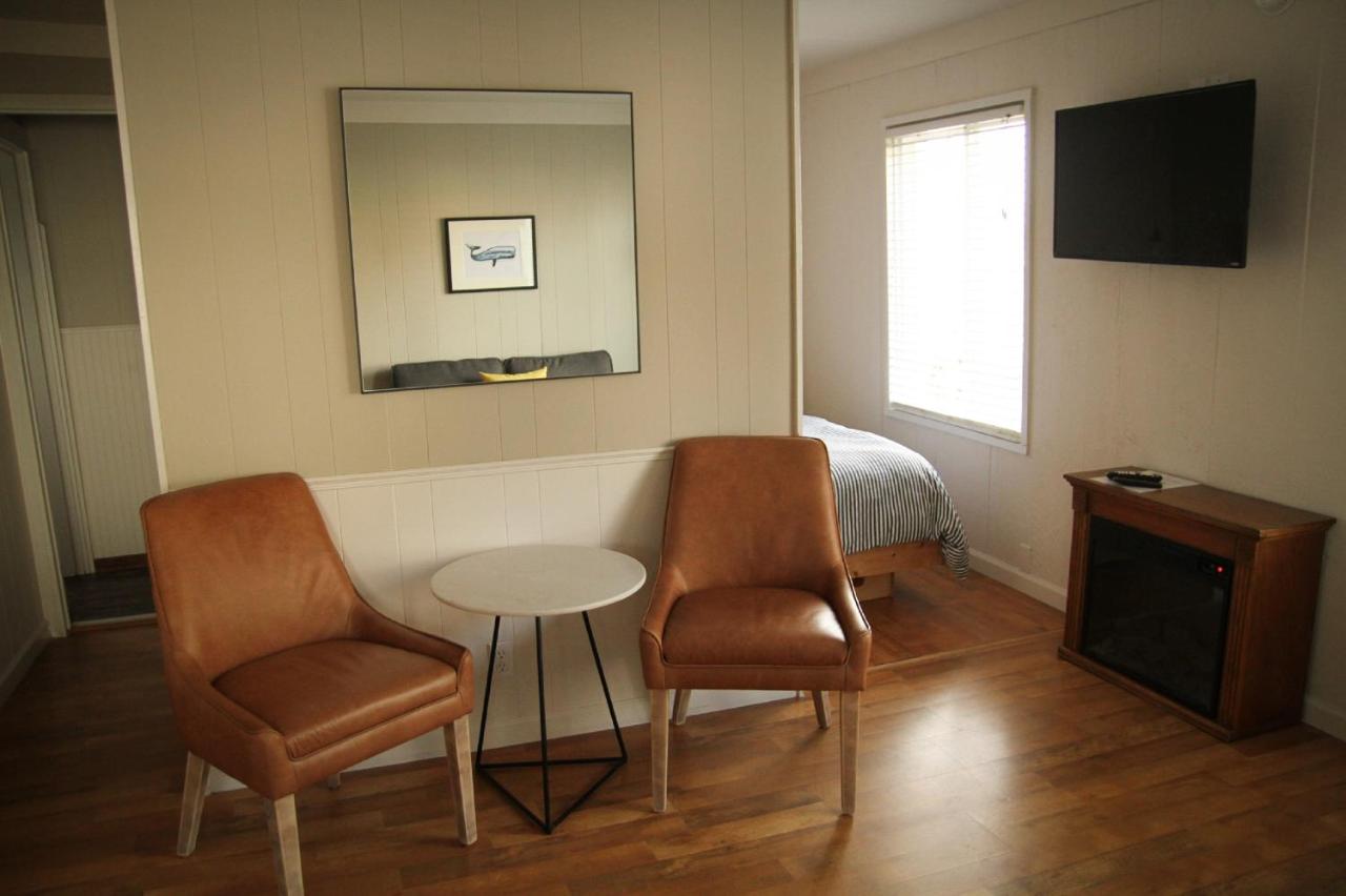 Suite with Kitchenette at Boardwalk Cottages