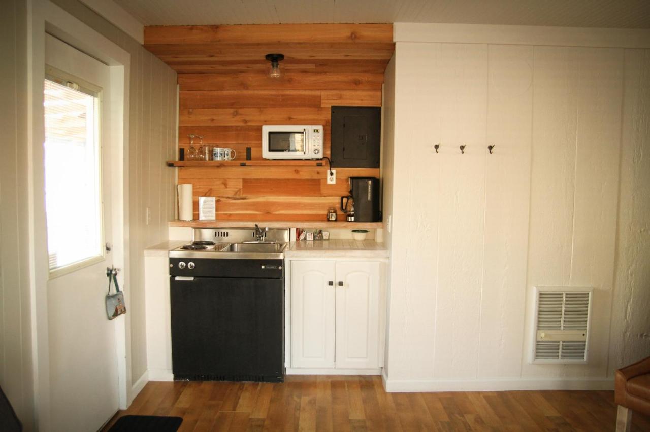 Suite with Kitchenette at Boardwalk Cottages