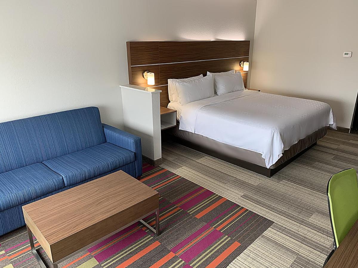  | Holiday Inn Express & Suites Moore