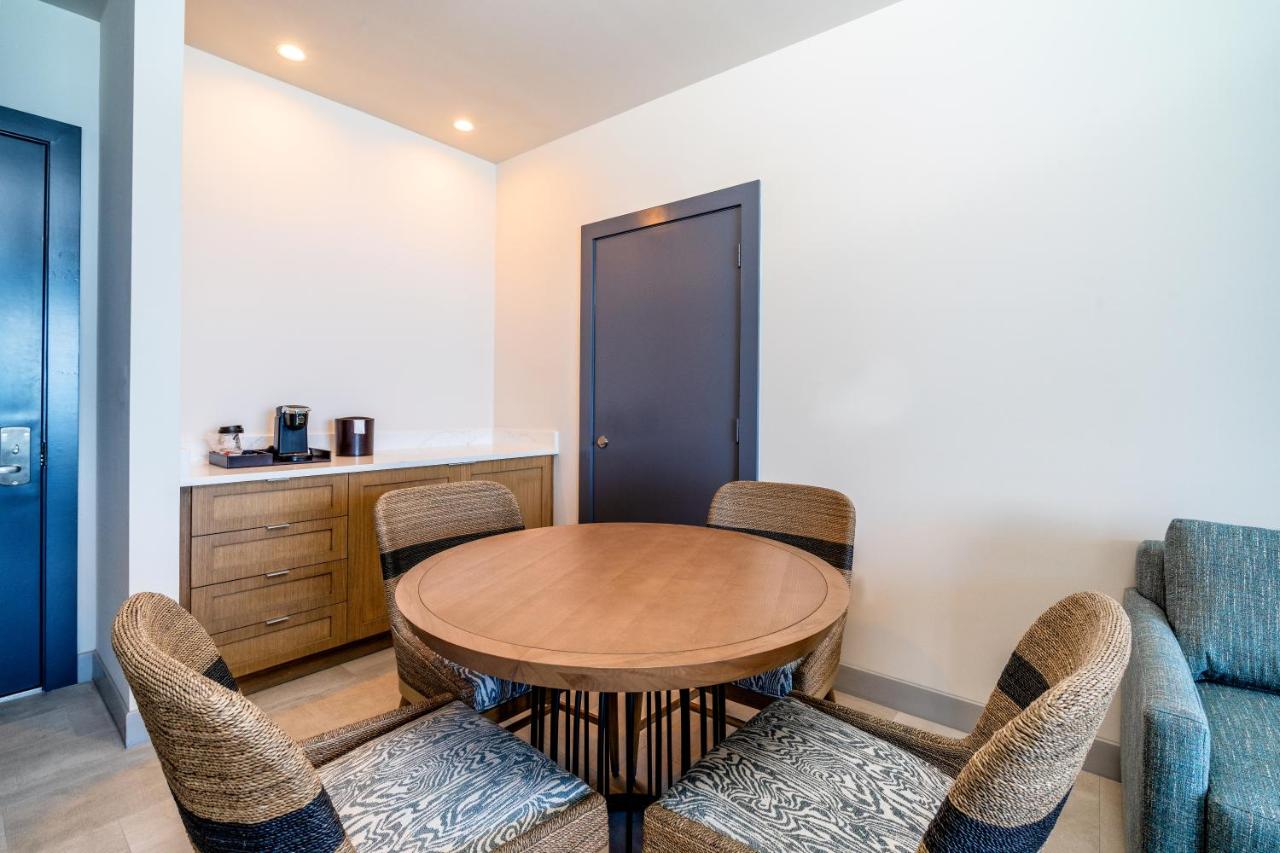 Deluxe King Suite at Chesapeake Beach Resort