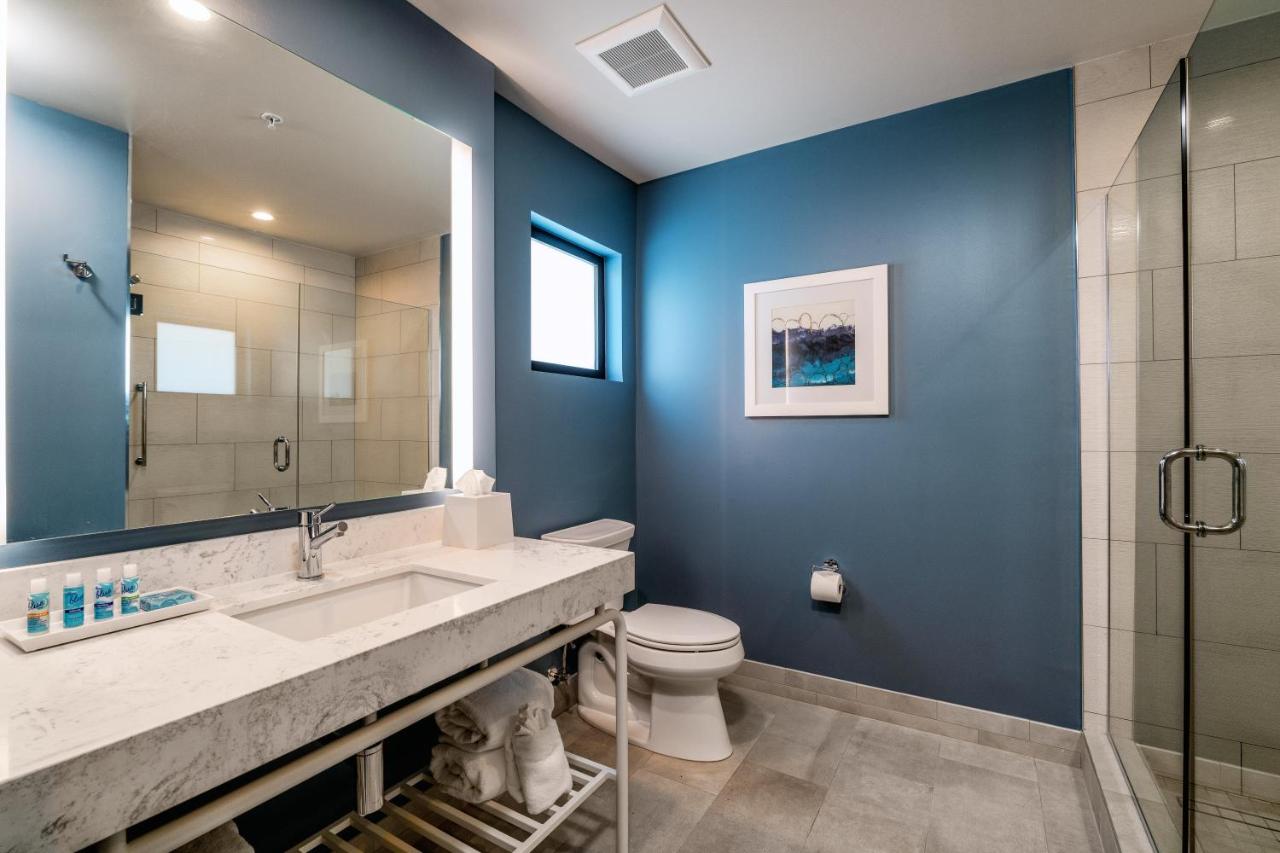 Deluxe King Suite at Chesapeake Beach Resort