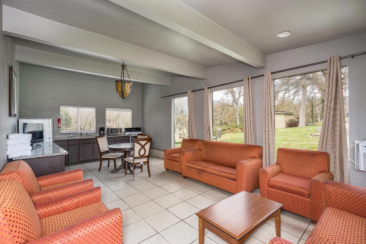 | Mountain Trail Lodge and Vacation Rentals