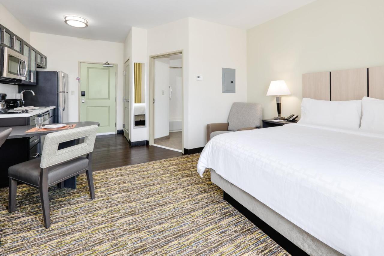 Queen Studio Suite - Hearing Accesible/ Non-Smoking at Candlewood Suites Dallas NW - Farmers Branch, an IHG Hotel