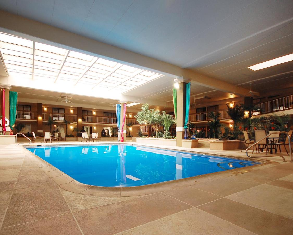 | Plaza Inn & Suites