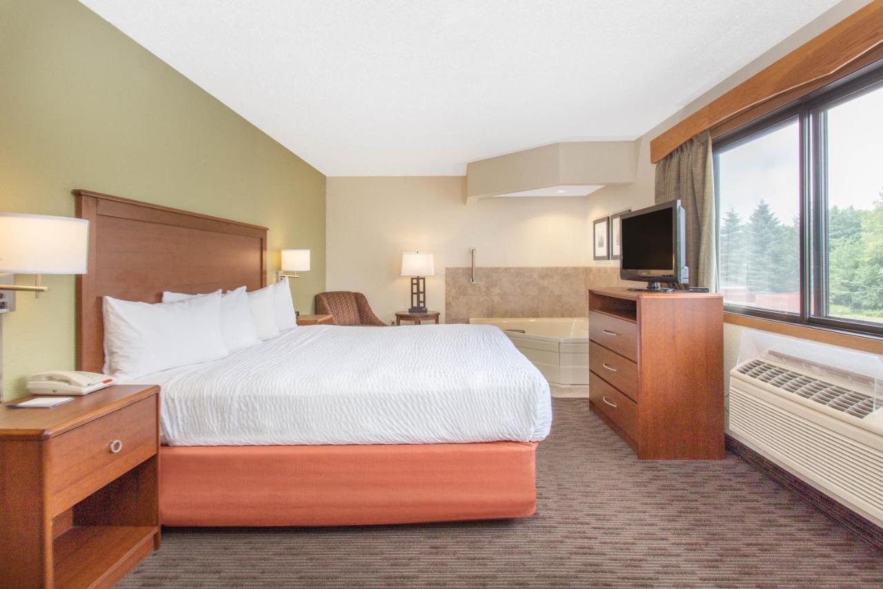| AmericInn by Wyndham Calumet