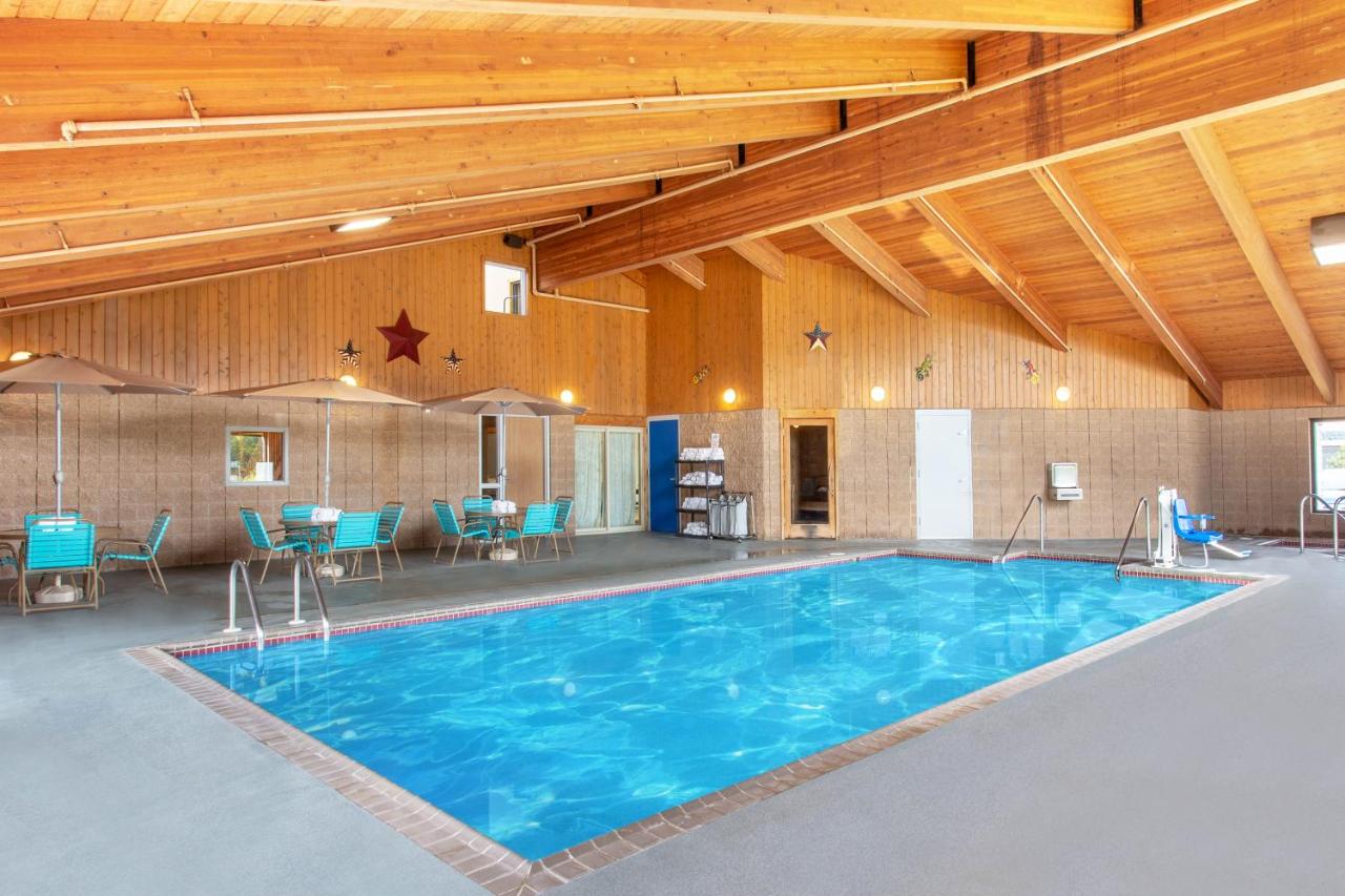 | AmericInn by Wyndham Calumet