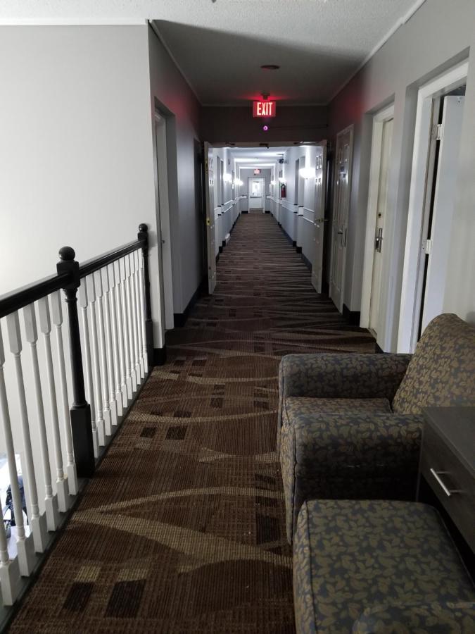 | Adams Inn and Suites