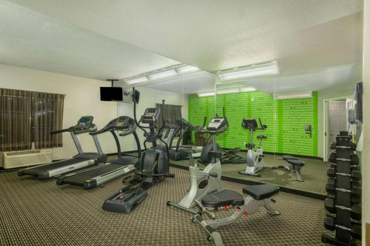 | La Quinta by Wyndham St. Louis Westport