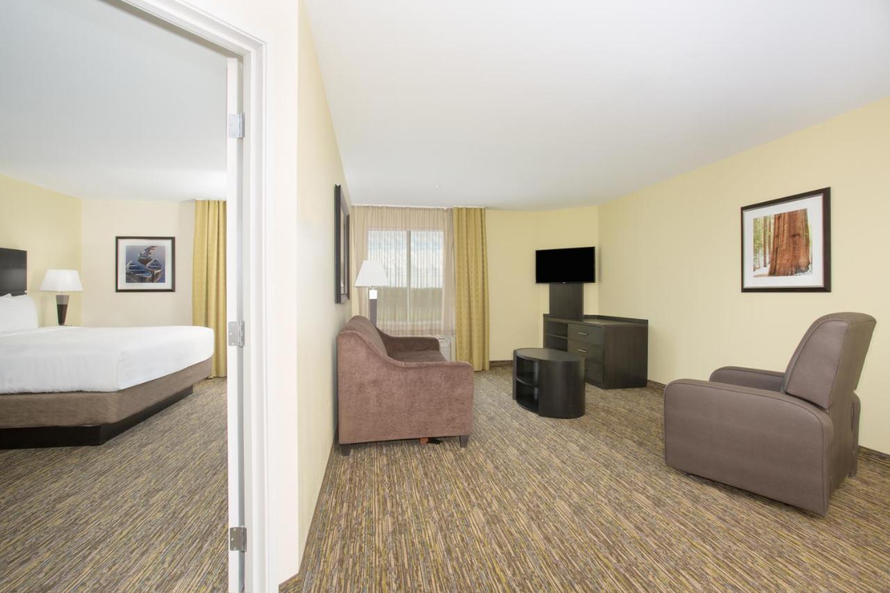 Queen Suite at Candlewood Suites Longmont, an IHG Hotel