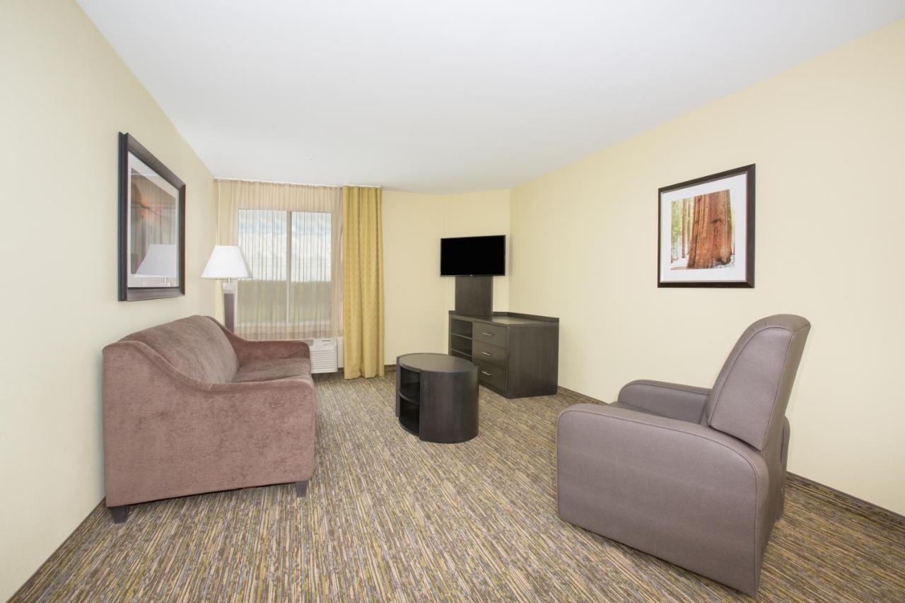 Queen Suite at Candlewood Suites Longmont, an IHG Hotel