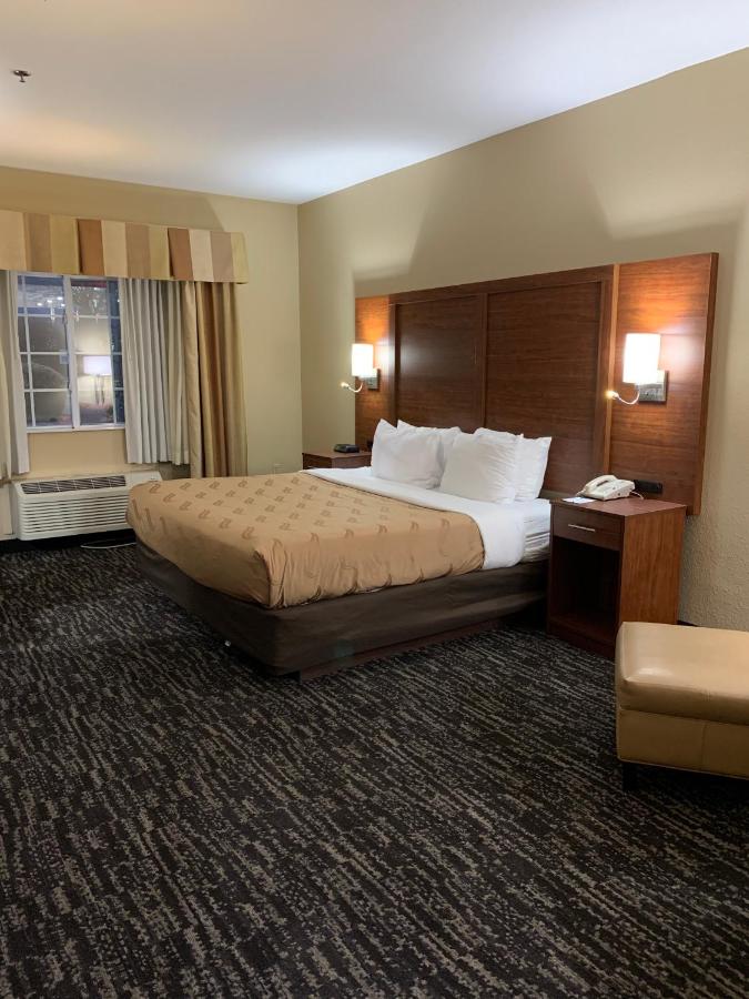 King Room - Non-Smoking at Quality Inn & Suites Hendersonville - Flat Rock