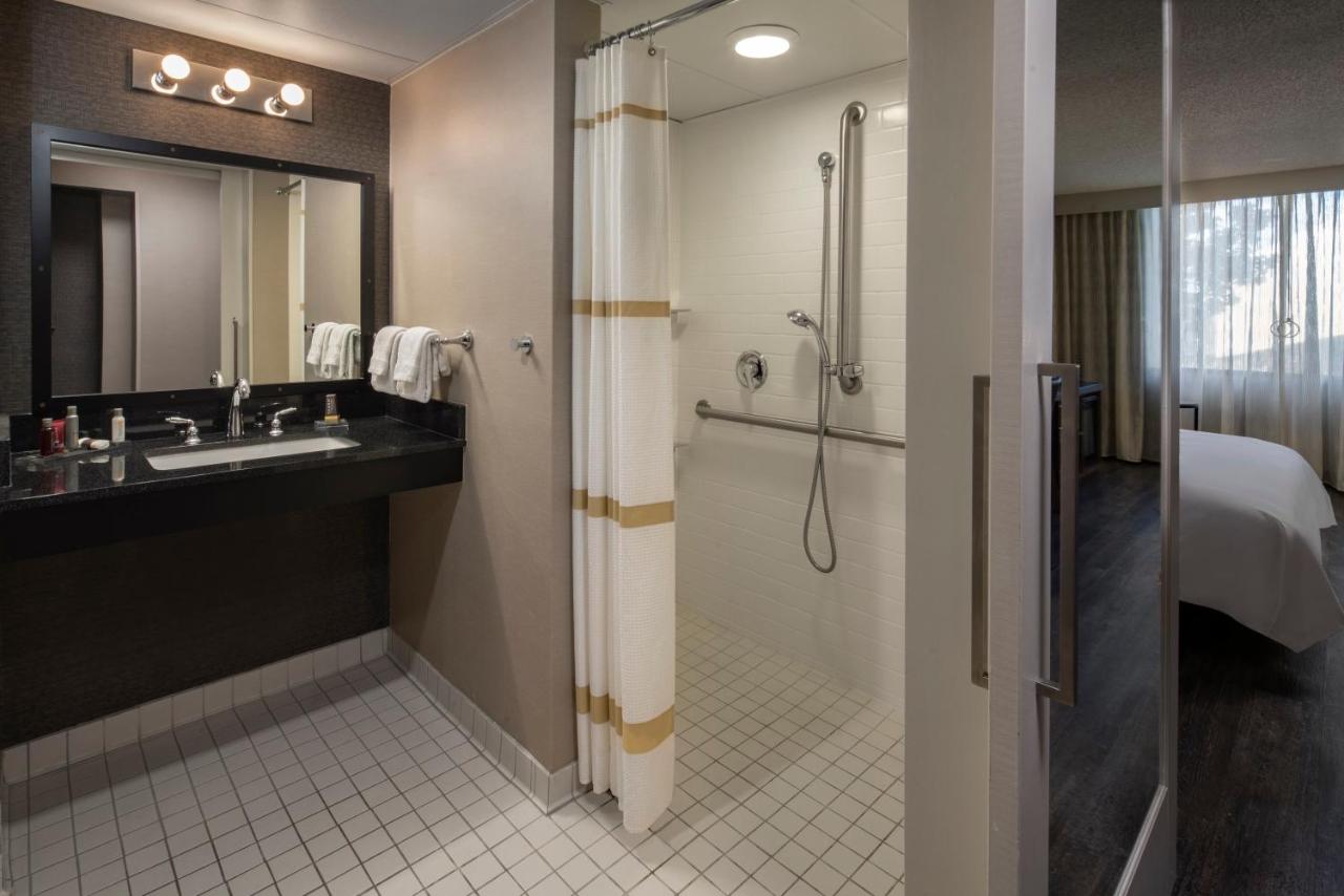 Concierge King at Sonesta Nashville Airport