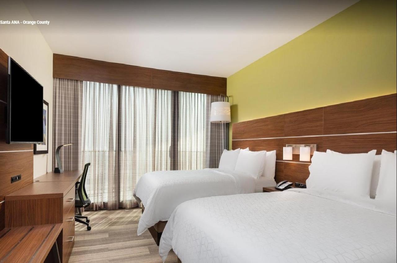| Holiday Inn Express & Suites Santa Ana - Orange County, an IHG Hotel