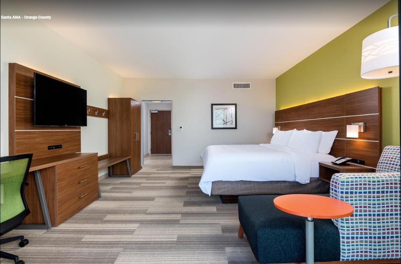| Holiday Inn Express & Suites Santa Ana - Orange County, an IHG Hotel