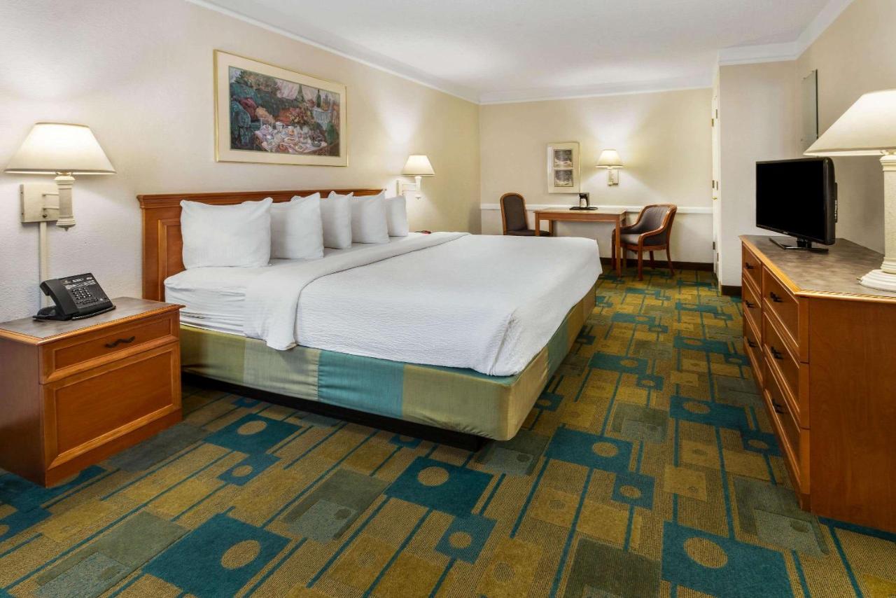 | La Quinta Inn by Wyndham Albuquerque Northeast