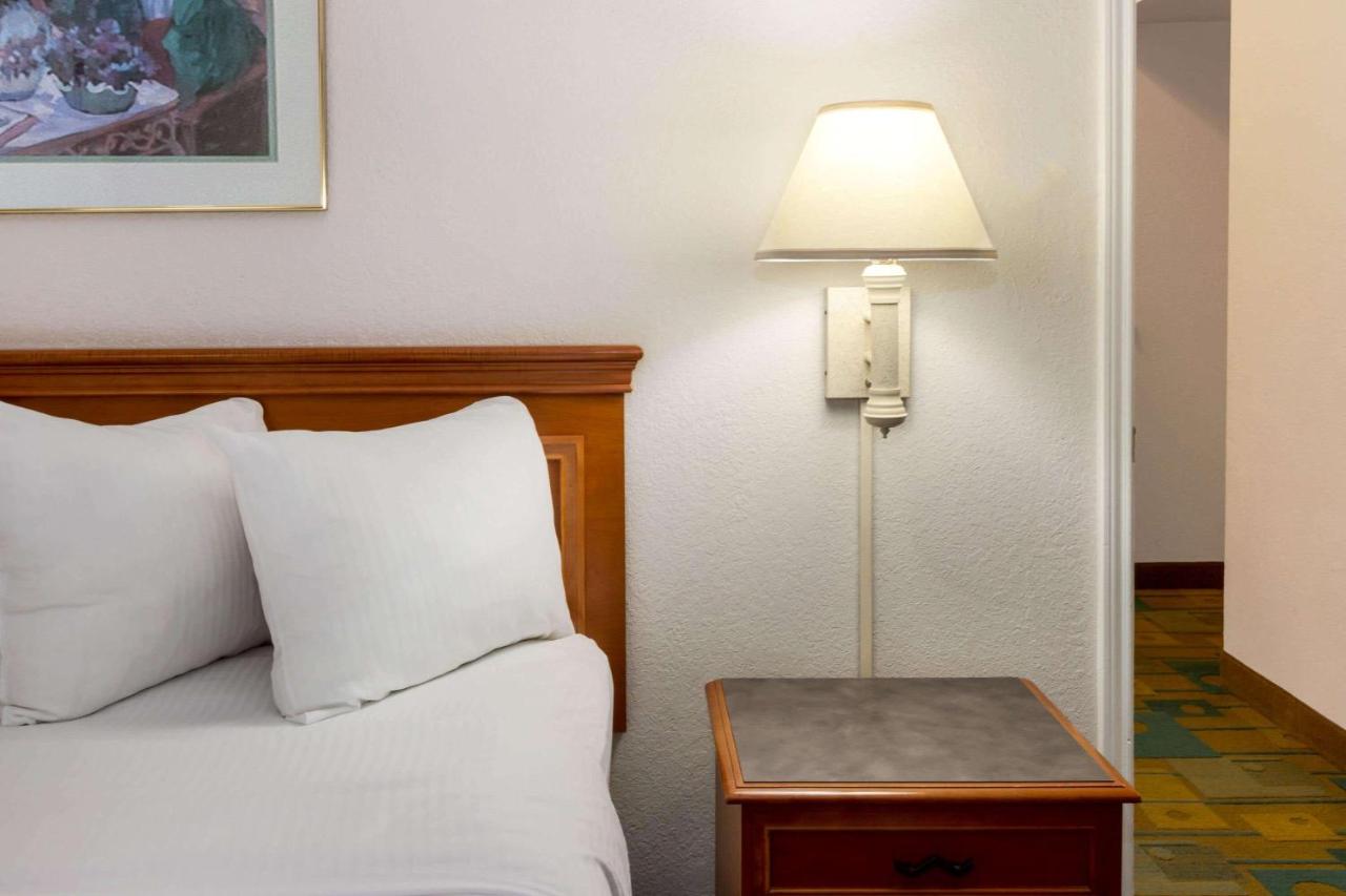 | La Quinta Inn by Wyndham Albuquerque Northeast