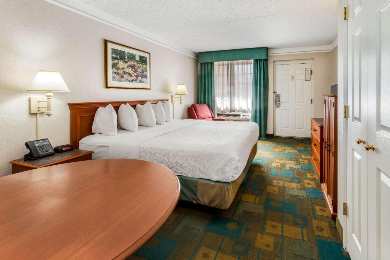 | La Quinta Inn by Wyndham Albuquerque Northeast