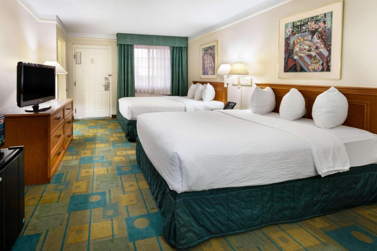 | La Quinta Inn by Wyndham Albuquerque Northeast