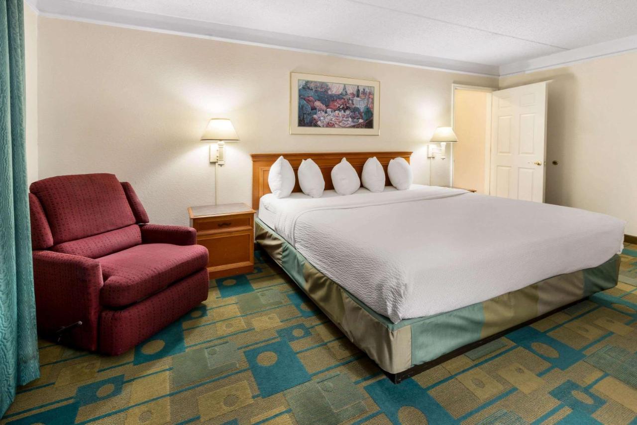 | La Quinta Inn by Wyndham Albuquerque Northeast