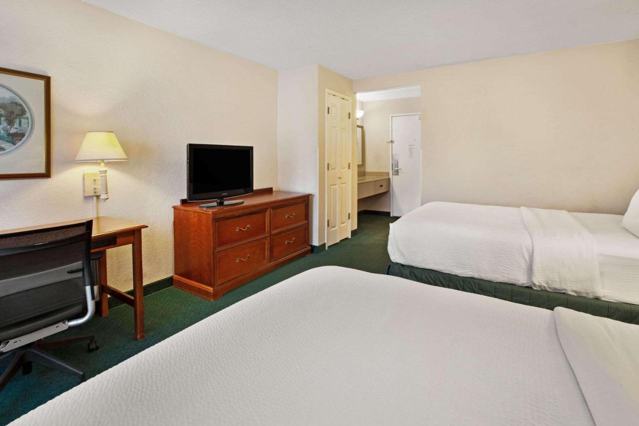 | La Quinta Inn by Wyndham Detroit Canton