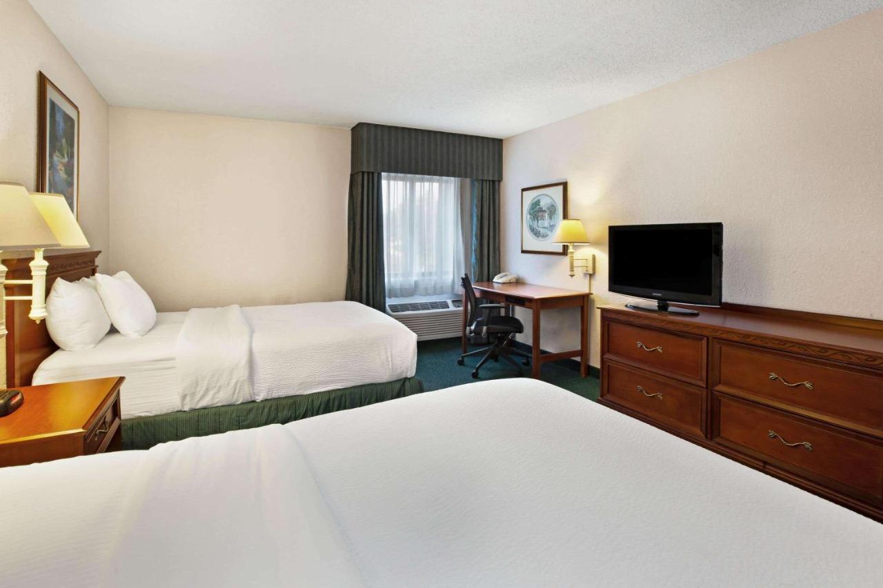 | La Quinta Inn by Wyndham Detroit Canton