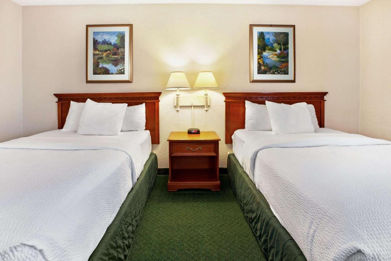 | La Quinta Inn by Wyndham Detroit Canton