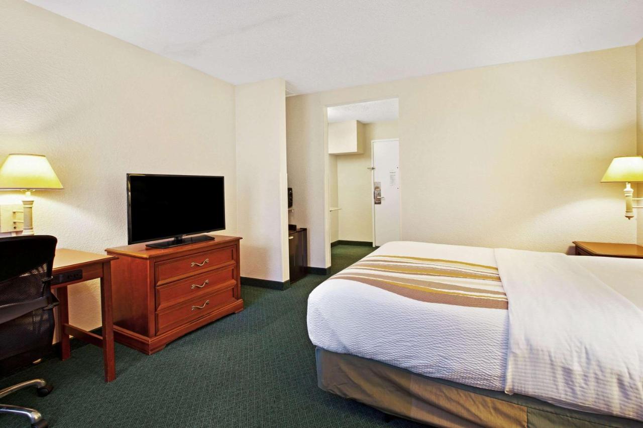 | La Quinta Inn by Wyndham Detroit Canton
