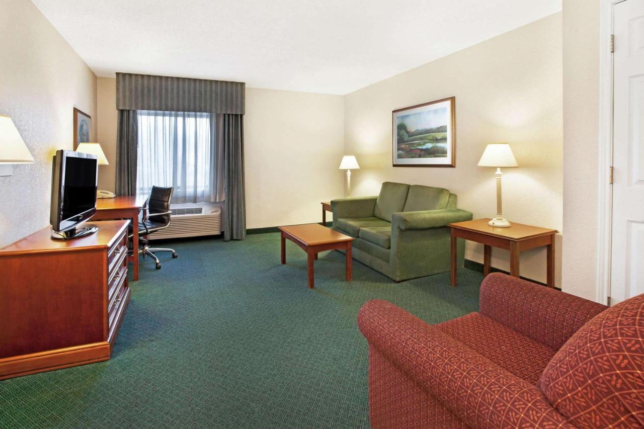 | La Quinta Inn by Wyndham Detroit Canton