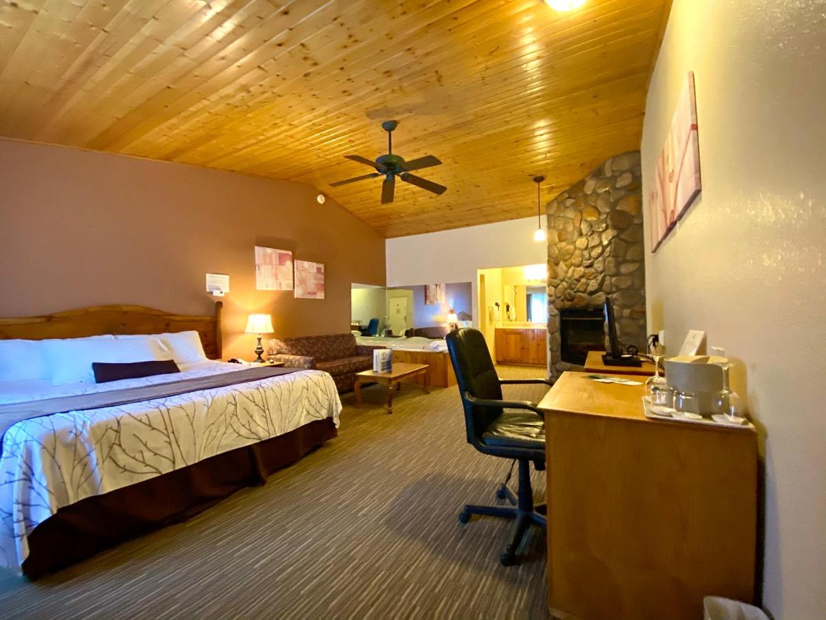 King Room with Spa Bath at Majestic Mountain Inn