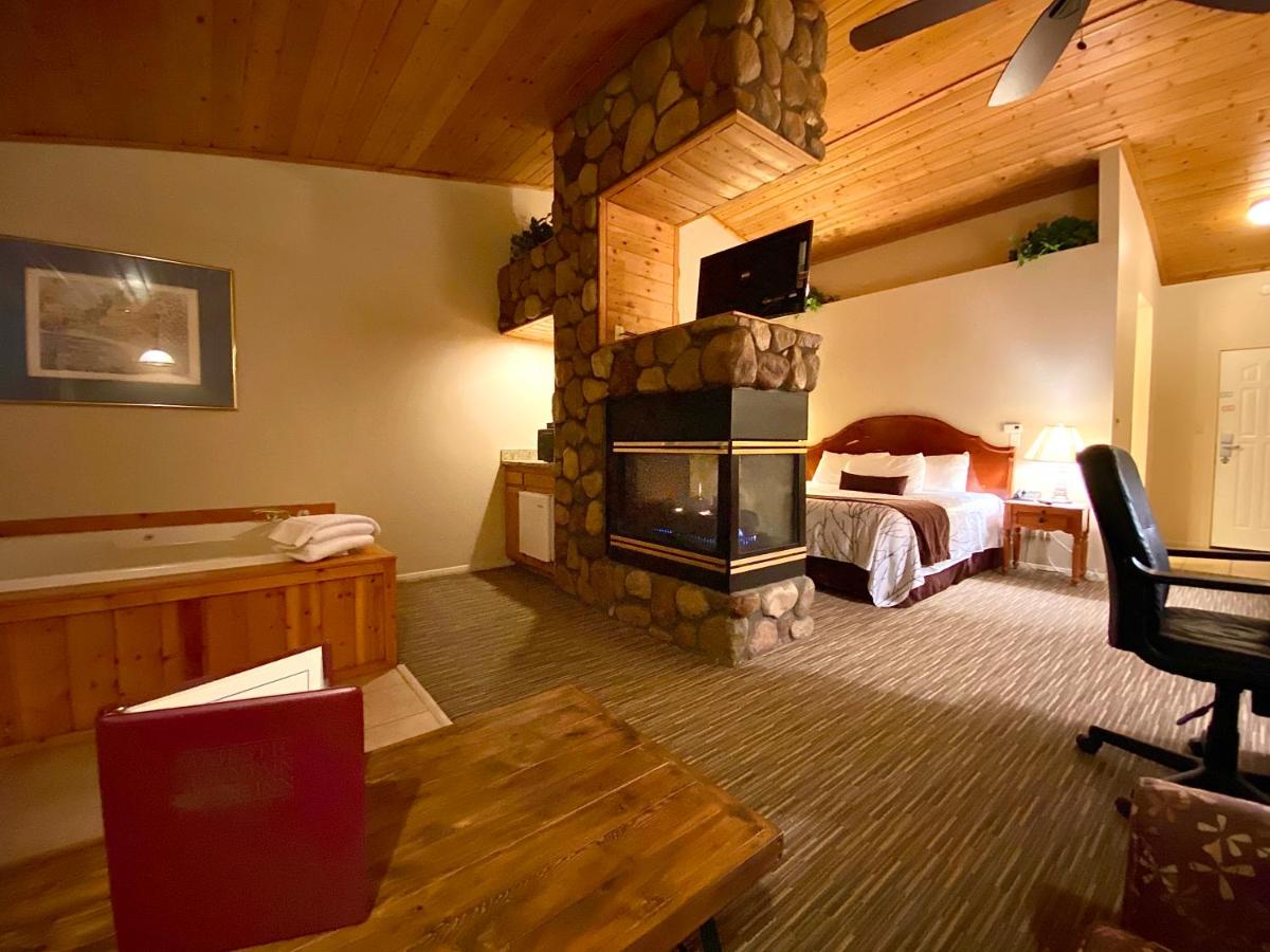 King Room with Spa Bath at Majestic Mountain Inn