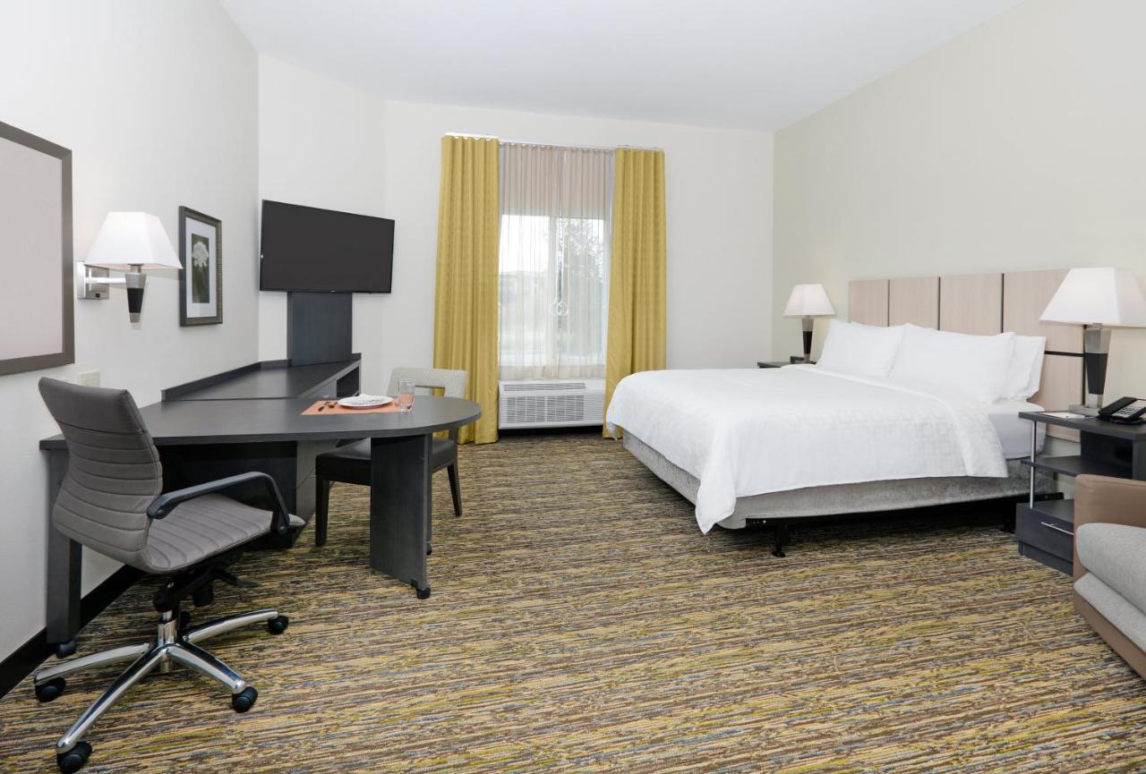 Queen Studio Suite - Hearing Accesible/ Non-Smoking at Candlewood Suites Dallas NW - Farmers Branch, an IHG Hotel