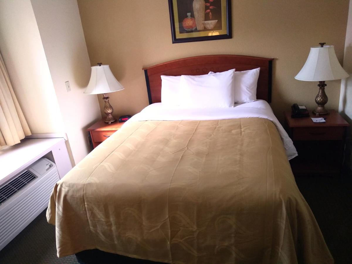 Queen Room - Non-Smoking at Quality Inn & Suites