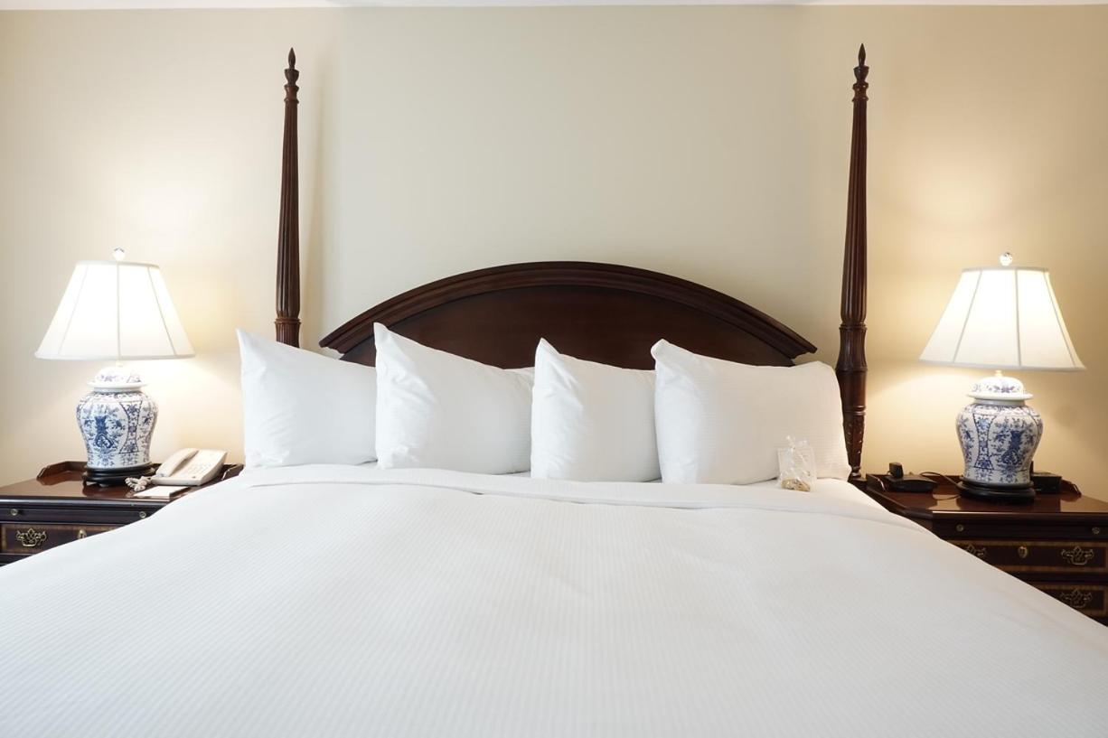 | Simsbury Inn