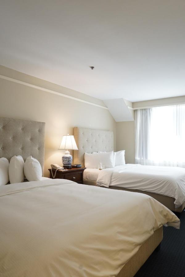 Deluxe Room with Two Queen Beds at Simsbury Inn