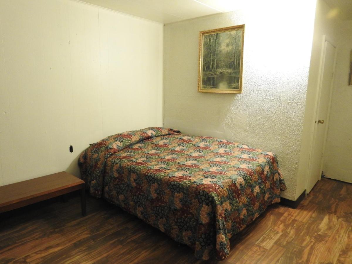 | LAWRENCEBURG MOTEL