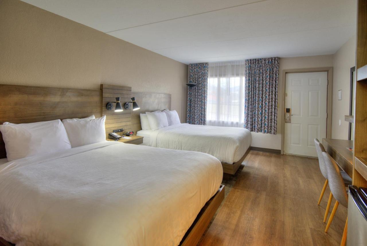 Queen Room with Two Queen Beds - Non-Smoking at Clarion Pointe Downtown Gatlinburg