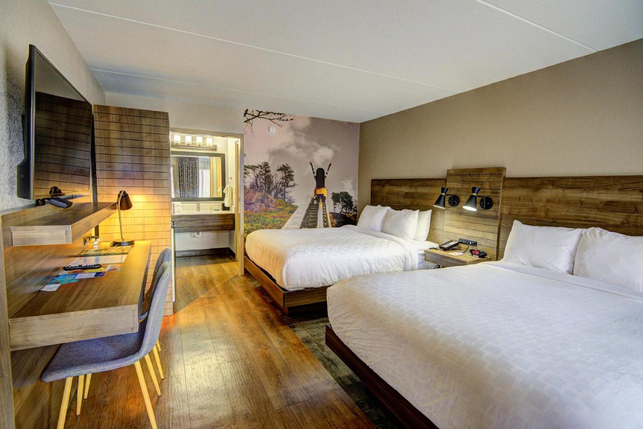 Queen Room with Two Queen Beds - Non-Smoking at Clarion Pointe Downtown Gatlinburg