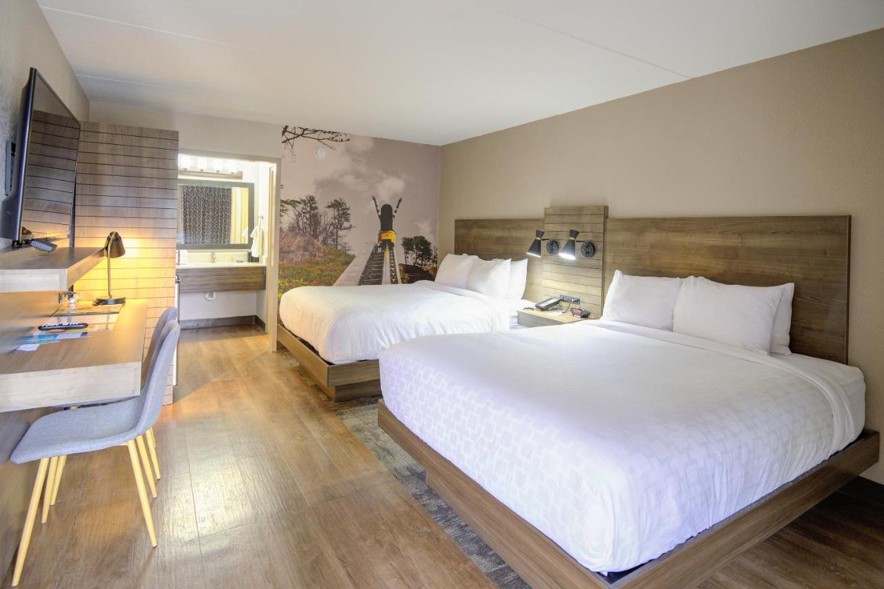 Queen Room with Two Queen Beds - Non-Smoking at Clarion Pointe Downtown Gatlinburg