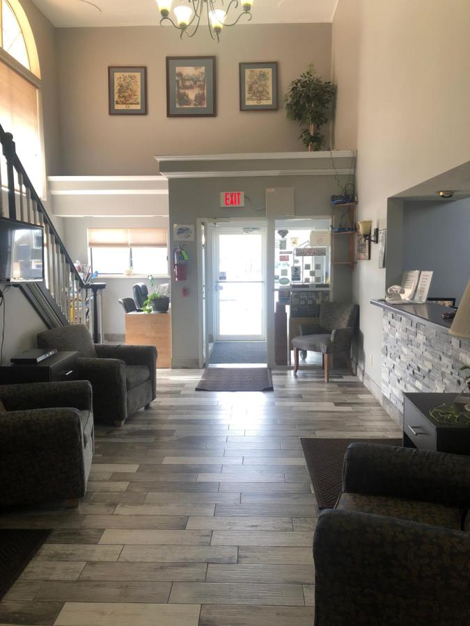 | Adams Inn and Suites