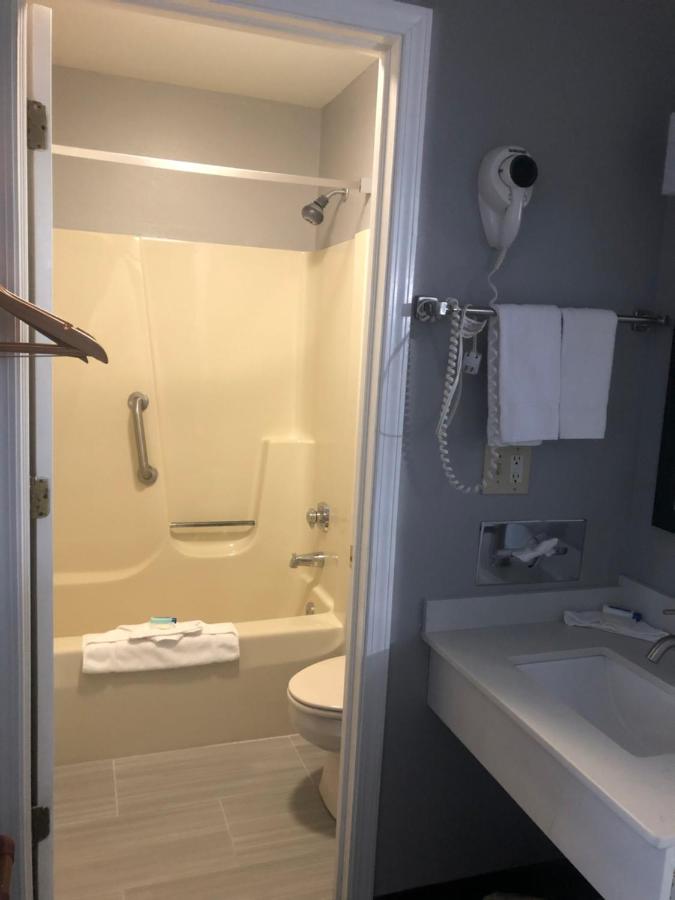 | Adams Inn and Suites
