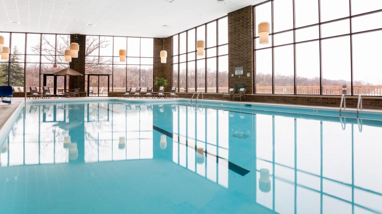  | Holiday Inn Chicago Nw Crystal Lk Conv Ctr, an IHG Hotel
