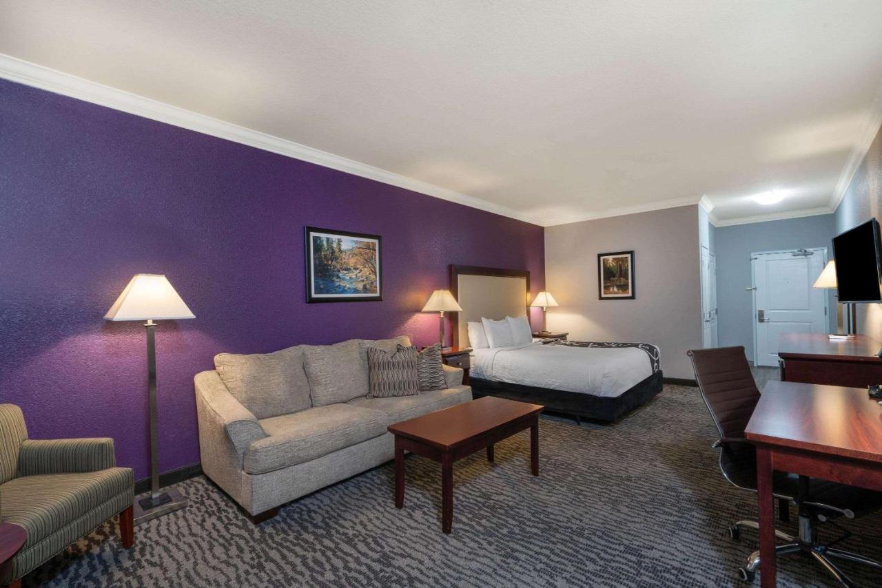 Deluxe King Room - Mobility Access/Non-Smoking at La Quinta Inn & Suites by Wyndham Loveland