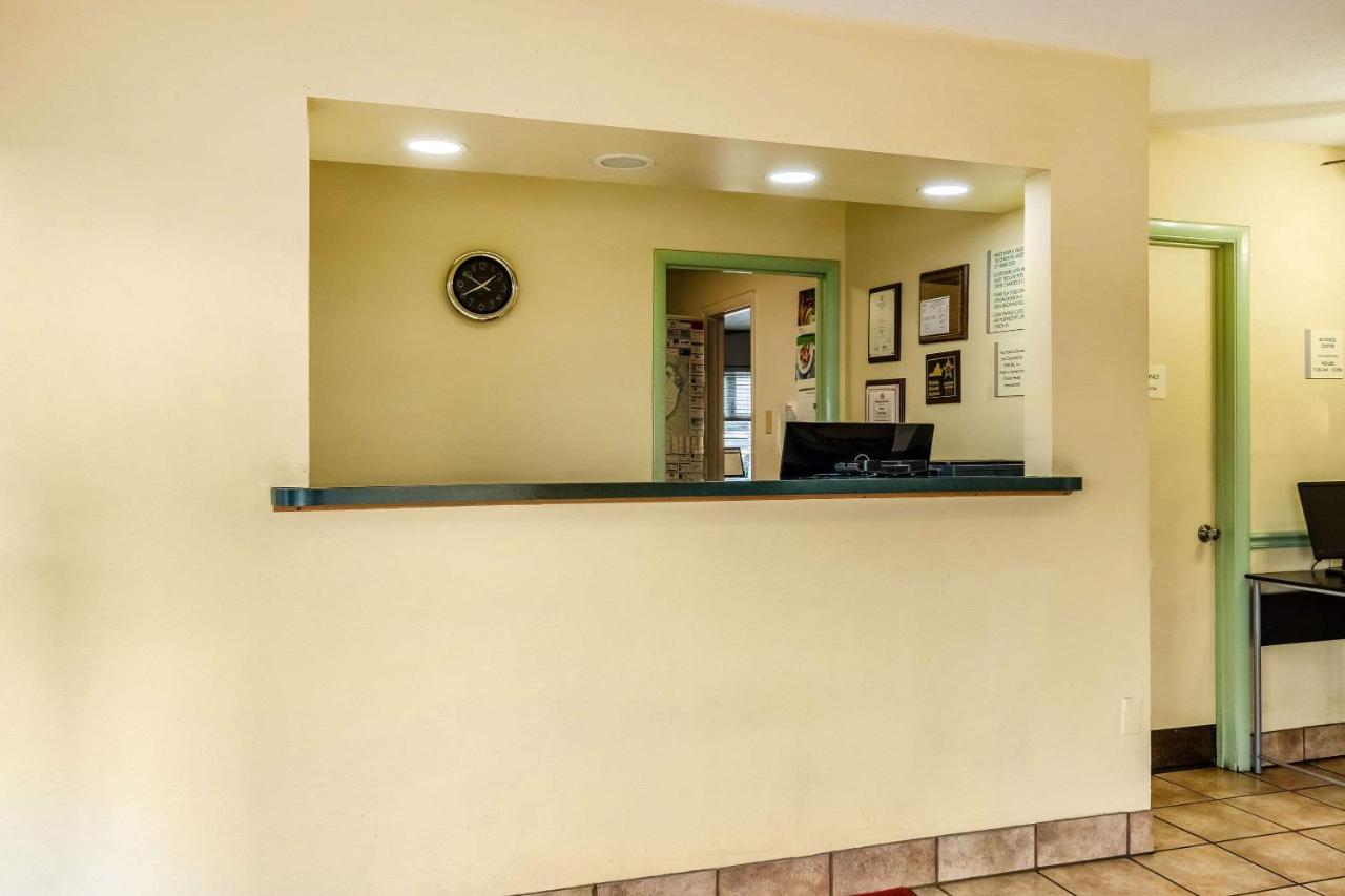  | Econo Lodge East Staunton