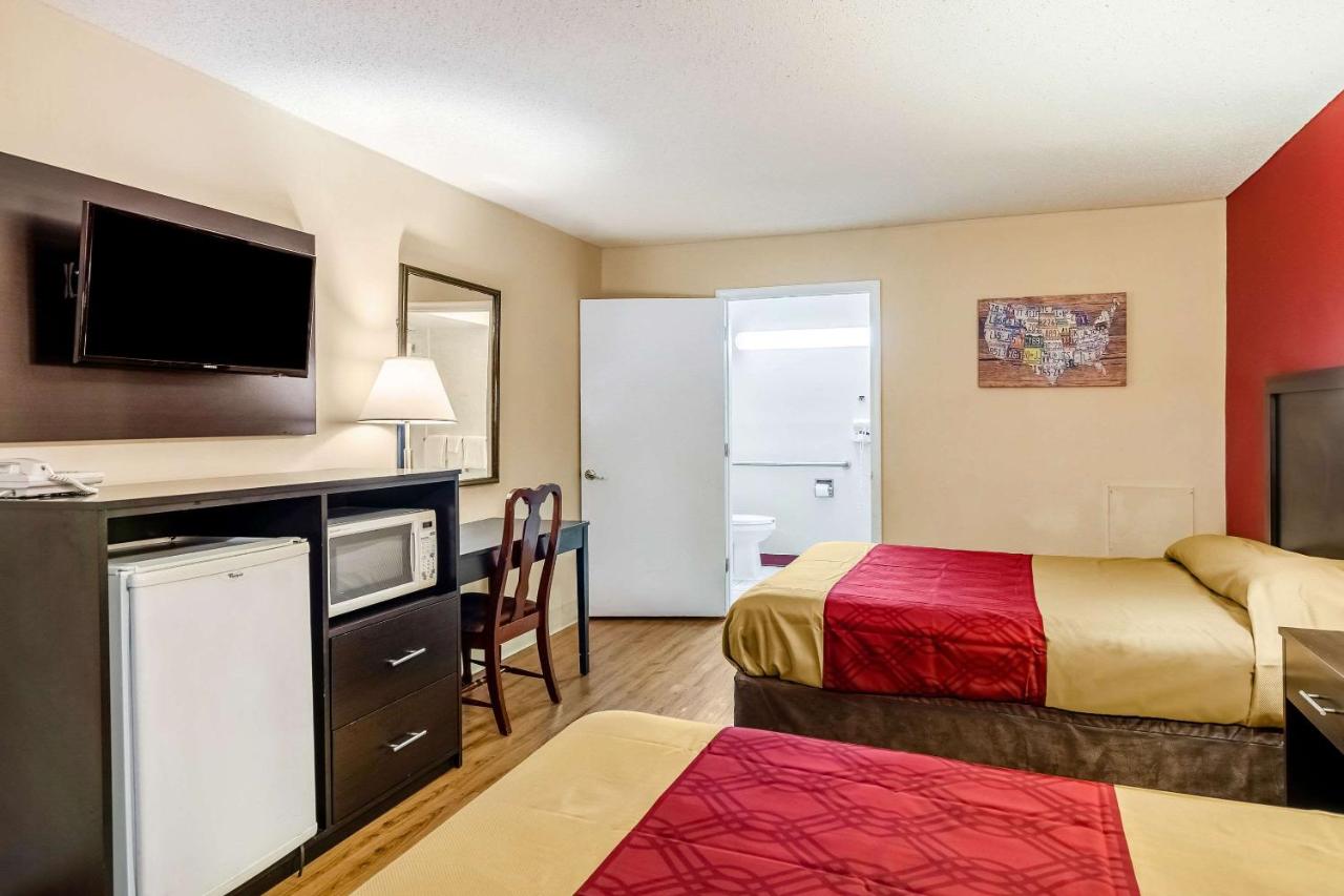  | Econo Lodge East Staunton