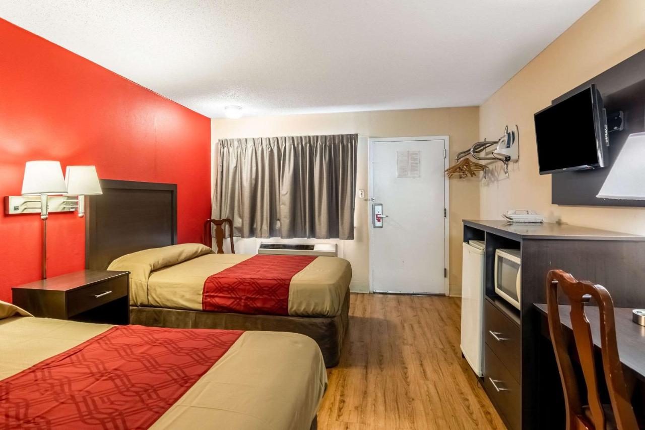  | Econo Lodge East Staunton
