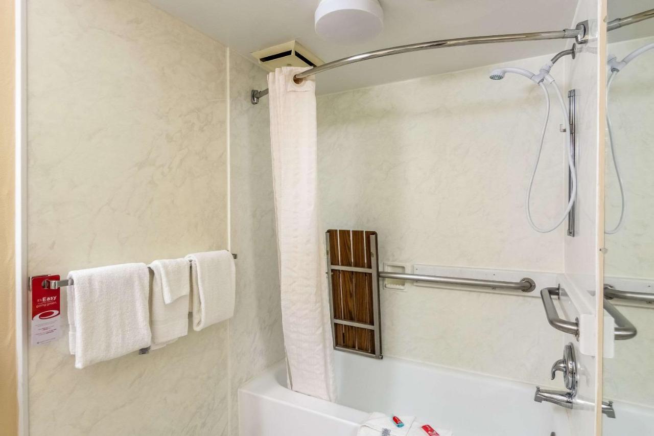  | Econo Lodge East Staunton
