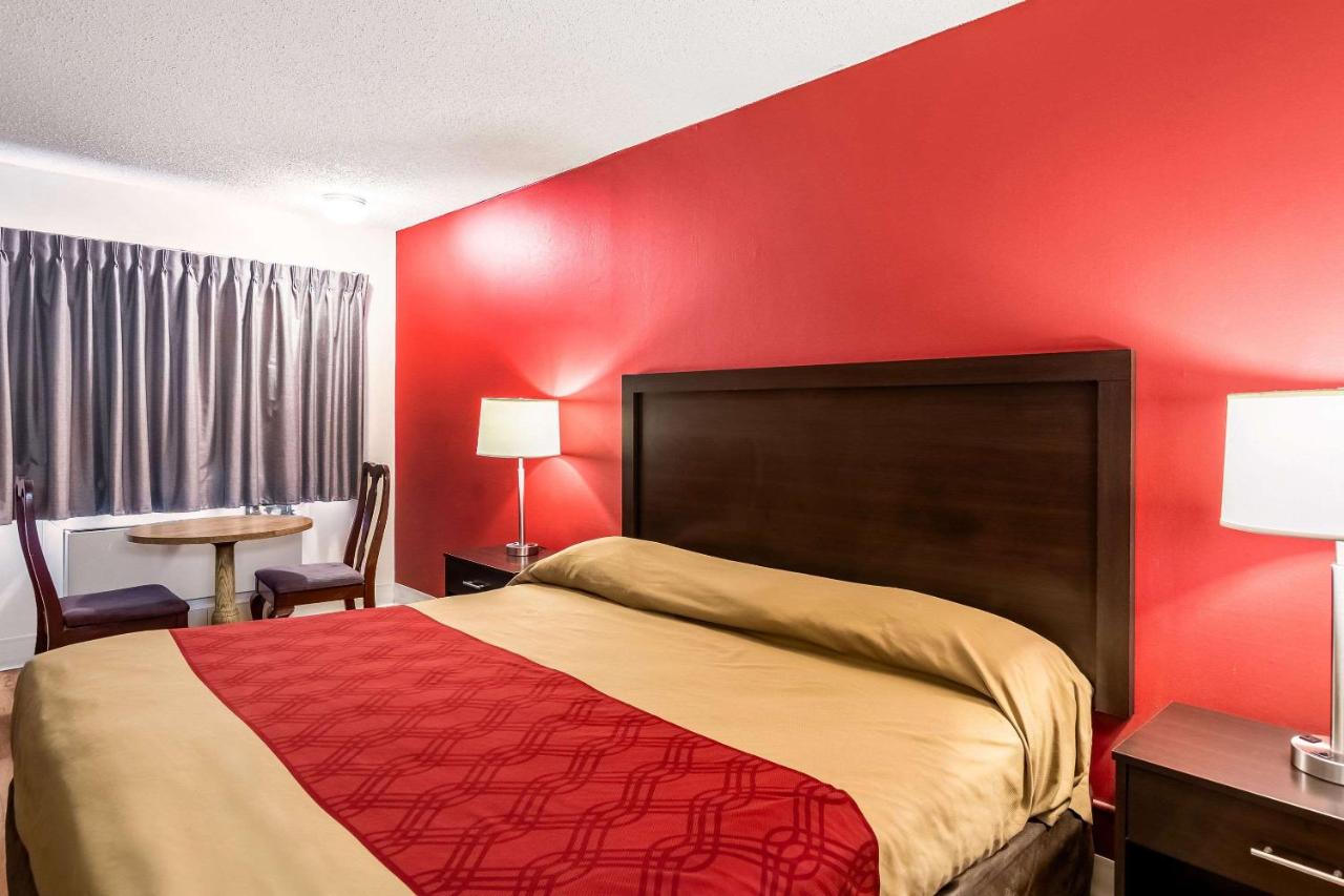  | Econo Lodge East Staunton