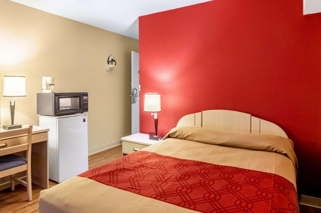  | Econo Lodge East Staunton